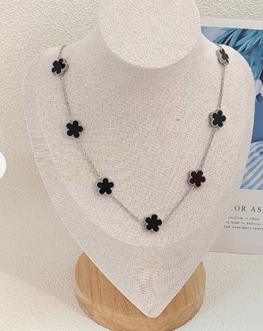 Collar Trébol de la Suerte: Elegancia y Cuatro Hojas de Fortuna